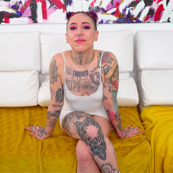 The tattooed badass Barbara Morello tells us that she's not into blacks... Are you sure? Give them a try...
